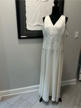 Liz Claiborne night ivory formal evening gown dress size 16 NWT lace/beaded